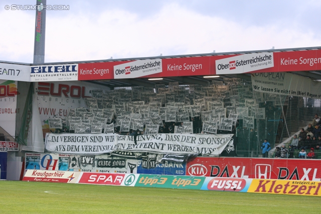 Ried - Sturm Graz
Oesterreichische Fussball Bundesliga, 19. Runde,  SV Ried - SK Sturm Graz, Arena Ried, 17.12.2011. 

Foto zeigt Fans von Sturm mit einer Choreografie
