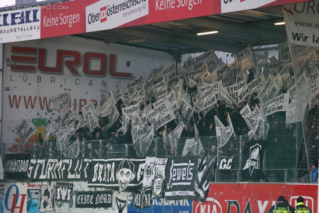 Ried - Sturm Graz
Oesterreichische Fussball Bundesliga, 19. Runde,  SV Ried - SK Sturm Graz, Arena Ried, 17.12.2011. 

Foto zeigt Fans von Sturm mit einer Choreografie
