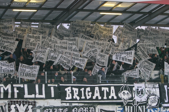 Ried - Sturm Graz
Oesterreichische Fussball Bundesliga, 19. Runde,  SV Ried - SK Sturm Graz, Arena Ried, 17.12.2011. 

Foto zeigt Fans von Sturm mit einer Choreografie
