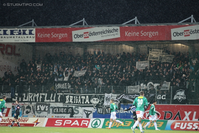 Ried - Sturm Graz
Oesterreichische Fussball Bundesliga, 19. Runde,  SV Ried - SK Sturm Graz, Arena Ried, 17.12.2011. 

Foto zeigt Fans von Sturm
