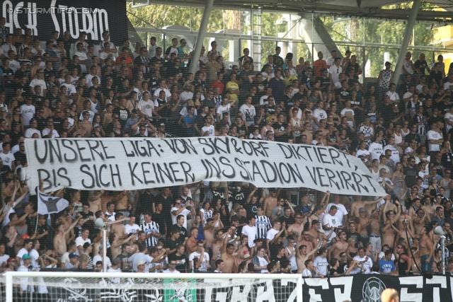 Sturm Graz - Rapid Wien
Oesterreichische Fussball Bundesliga, 3. Runde, SK Sturm Graz - SK Rapid Wien, Stadion Liebenau Graz, 04.08.2013. 

Foto zeigt Fans von Sturm mit einem Spruchband
