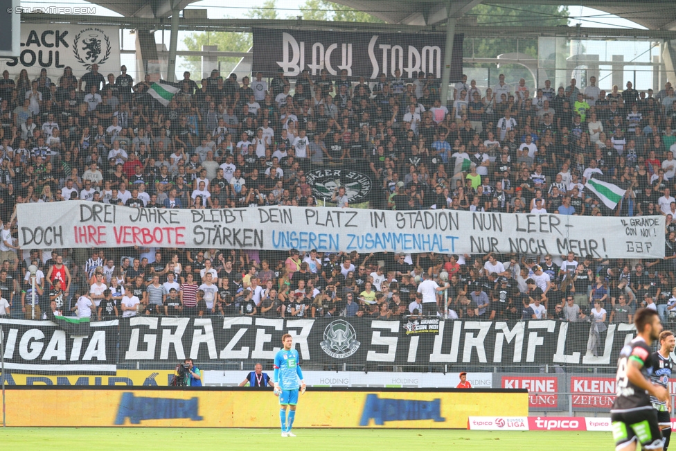 Sturm Graz - Admira Wacker
Oesterreichische Fussball Bundesliga, 1. Runde, SK Sturm Graz - FC Admira Wacker Moedling, Stadion Liebenau Graz, 25.07.2015. 

Foto zeigt Fans von Sturm mit einem Spruchband
