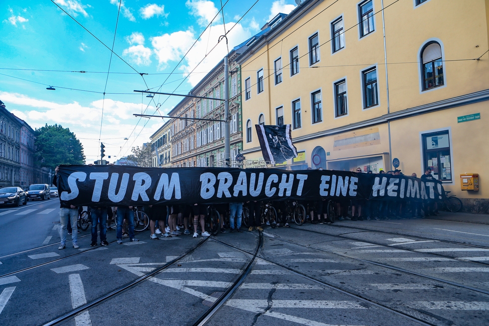 110 Jahre Sturm
110 Jahre SK Sturm Graz, Augarten Graz, 01.05.2019.

Foto zeigt Fans von Sturm beim Corteo mit einem Spruchband
