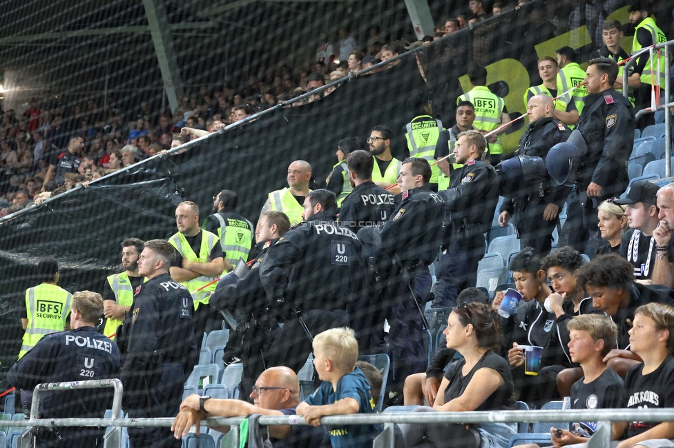 Sturm Graz - PSV Eindhoven
UEFA Champions League Qualifikation 3. Runde, SK Sturm Graz - PSV Eindhoven, Stadion Liebenau Graz, 15.08.2023. 

Foto zeigt Polizei und Security
