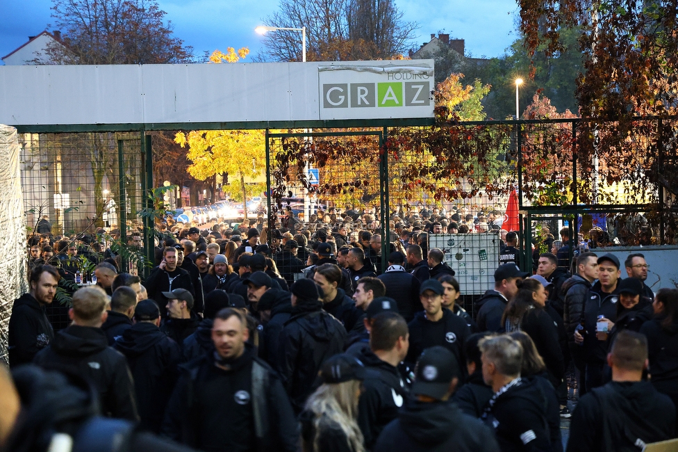GAK - Sturm Graz
OEFB Cup, 3. Runde, Grazer AK - SK Sturm Graz, Stadion Liebenau Graz, 02.11.2023. 

Foto zeigt Fans von Sturm in der Gruabn
