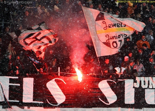 Schlüsselwörter: Jewels Pyrotechnik Fahne