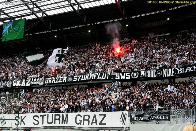 Schlüsselwörter: brigata sturmflut sws pecore blackpearl spruchband pyro fahne