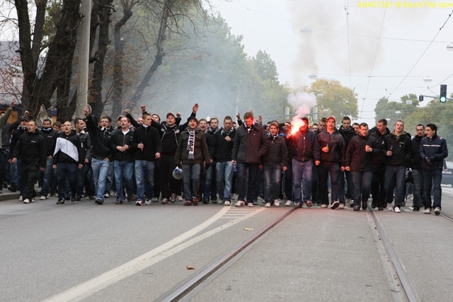 Schlüsselwörter: corteo pyrotechnik