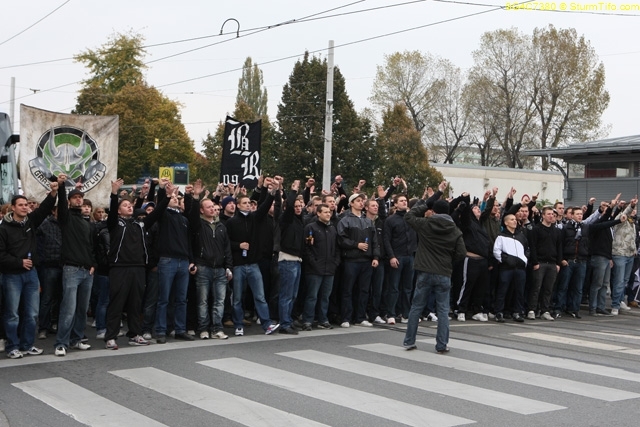 Schlüsselwörter: corteo doppelhalter haende vorsaenger