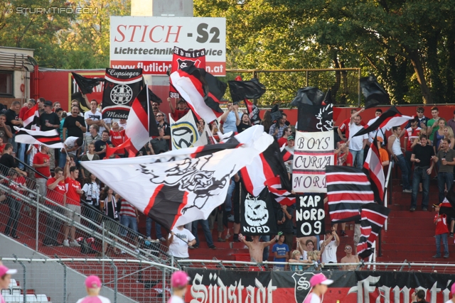 Admira - Sturm Graz
Oesterreichische Fussball Bundesliga, 7. Runde,  FC Admira - SK Sturm Graz, Stadion Suedstadt, 10.9.2011. 

Foto zeigt Fans der Admira
