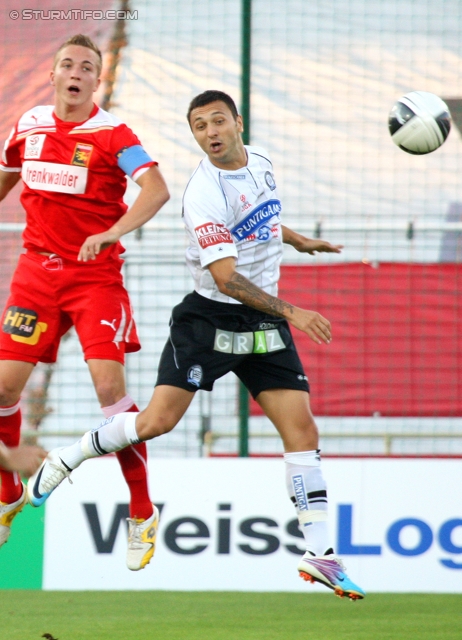 Admira - Sturm Graz
Oesterreichische Fussball Bundesliga, 7. Runde,  FC Admira - SK Sturm Graz, Stadion Suedstadt, 10.9.2011. 

Foto zeigt Christopher Dibon (Admira) und Darko Bodul (Sturm)
Schlüsselwörter: kopfball