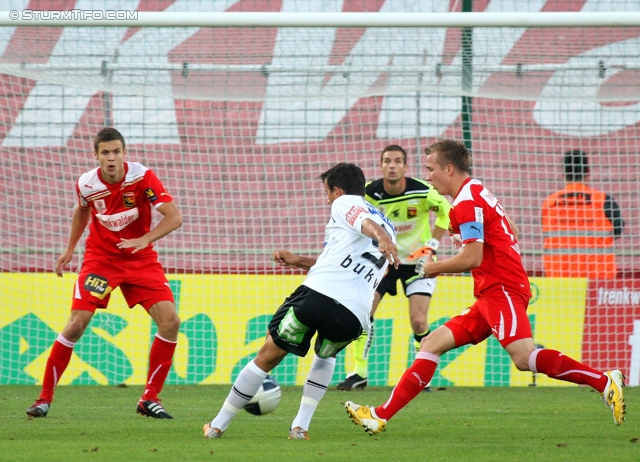 Admira - Sturm Graz
Oesterreichische Fussball Bundesliga, 7. Runde,  FC Admira - SK Sturm Graz, Stadion Suedstadt, 10.9.2011. 

Foto zeigt Haris Bukva (Sturm) und Christopher Dibon (Admira)
Schlüsselwörter: torchance