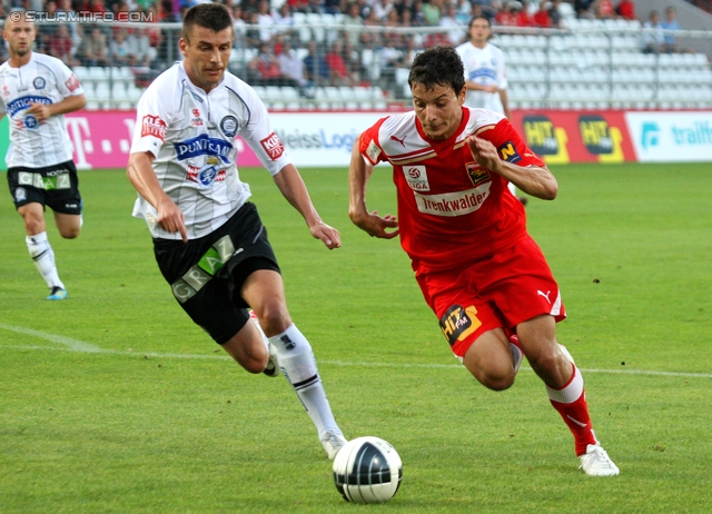 Admira - Sturm Graz
Oesterreichische Fussball Bundesliga, 7. Runde,  FC Admira - SK Sturm Graz, Stadion Suedstadt, 10.9.2011. 

Foto zeigt Milan Dudic (Sturm) und Philipp Hosiner (Admira)
