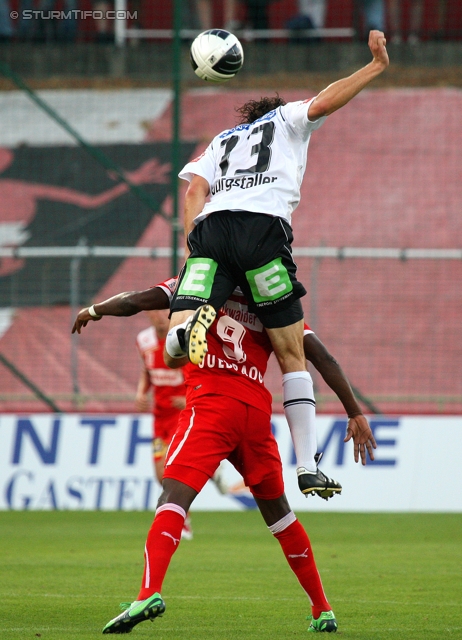 Admira - Sturm Graz
Oesterreichische Fussball Bundesliga, 7. Runde,  FC Admira - SK Sturm Graz, Stadion Suedstadt, 10.9.2011. 

Foto zeigt Thomas Burgstaller (Sturm) und Issiaka Ouedraogo (Admira)
Schlüsselwörter: kopfball