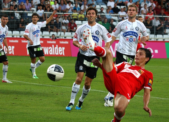 Admira - Sturm Graz
Oesterreichische Fussball Bundesliga, 7. Runde,  FC Admira - SK Sturm Graz, Stadion Suedstadt, 10.9.2011. 

Foto zeigt Joachim Standfest (Sturm), Manuel Weber (Sturm) und Philipp Hosiner (Admira)
