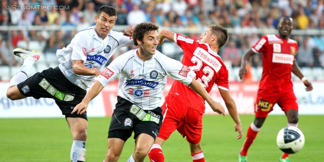 Admira - Sturm Graz
Oesterreichische Fussball Bundesliga, 7. Runde,  FC Admira - SK Sturm Graz, Stadion Suedstadt, 10.9.2011. 

Foto zeigt Milan Dudic (Sturm), Joachim Standfest (Sturm) und Rene Pascal Seebacher (Admira)
