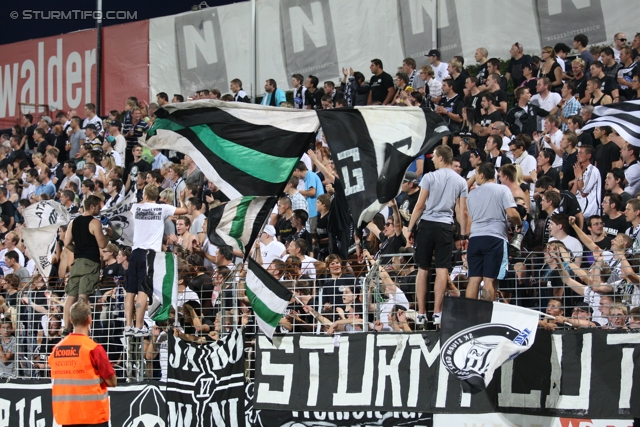 Admira - Sturm Graz
Oesterreichische Fussball Bundesliga, 7. Runde,  FC Admira - SK Sturm Graz, Stadion Suedstadt, 10.9.2011. 

Foto zeigt Fans von Sturm
