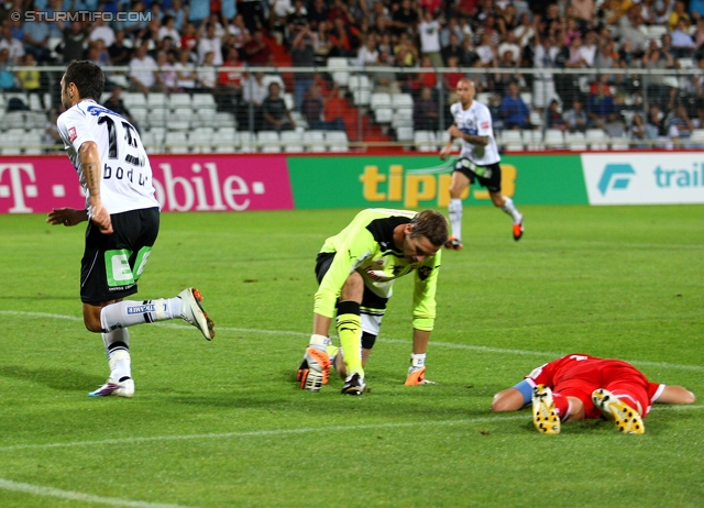 Admira - Sturm Graz
Oesterreichische Fussball Bundesliga, 7. Runde,  FC Admira - SK Sturm Graz, Stadion Suedstadt, 10.9.2011. 

Foto zeigt Darko Bodul (Sturm), Patrick Tischler (Admira) und Christopher Dibon (Admira)
Schlüsselwörter: tor