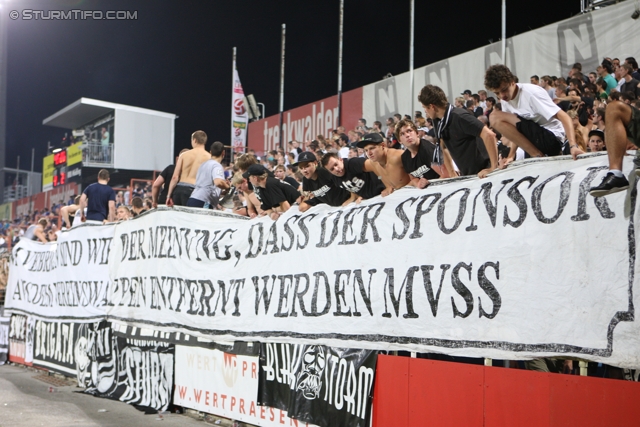 Admira - Sturm Graz
Oesterreichische Fussball Bundesliga, 7. Runde,  FC Admira - SK Sturm Graz, Stadion Suedstadt, 10.9.2011. 

Foto zeigt Fans von Sturm mit einem Spruchband
