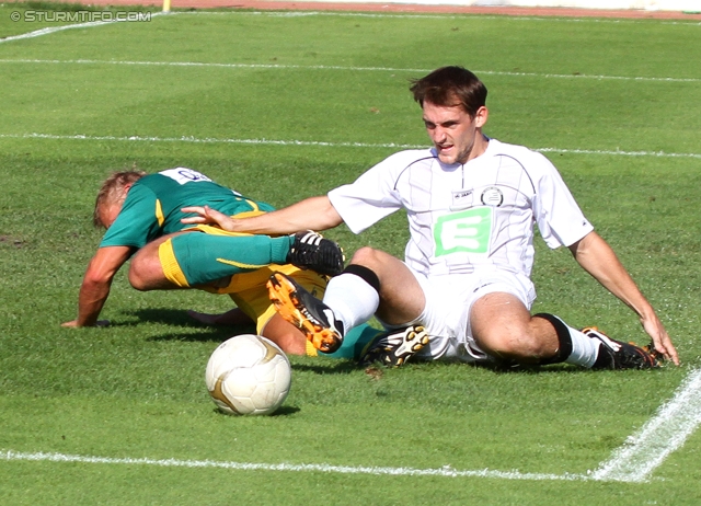 Sturm Amateure - Voecklamarkt
Regionalliga Mitte, 6. Runde,  Sturm Graz Amateure - UVB Voecklamarkt, Trainingszentrum Messendorf, 11.9.2011. 

Foto zeigt Christian Hasenoehrl (Voecklamarkt) und Marvin Weinberger (Sturm Amateure)
