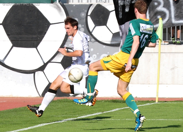 Sturm Amateure - Voecklamarkt
Regionalliga Mitte, 6. Runde,  Sturm Graz Amateure - UVB Voecklamarkt, Trainingszentrum Messendorf, 11.9.2011. 

Foto zeigt Marvin Weinberger (Sturm Amateure) und Stefan Kirnbauer (Voecklamarkt)
