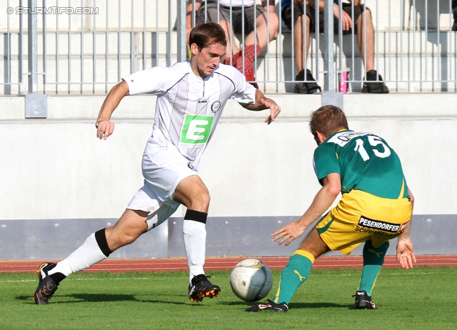 Sturm Amateure - Voecklamarkt
Regionalliga Mitte, 6. Runde,  Sturm Graz Amateure - UVB Voecklamarkt, Trainingszentrum Messendorf, 11.9.2011. 

Foto zeigt Marvin Weinberger (Sturm Amateure) und Markus Lexl (Voecklamarkt)
