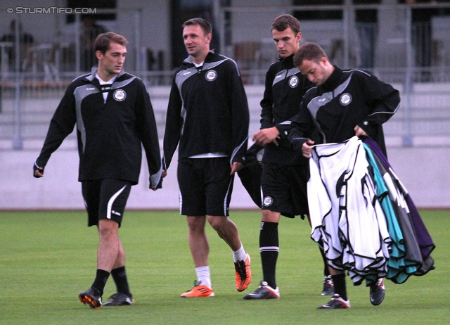 Vorberichte Sturm-Lok Moskau
UEFA Europa League Gruppenphase 1. Spieltag,  Vorberichte SK Sturm Graz - FC Lokomotiv Moskau, Pressekonferenz und Abschlusstraining, Trainingszentrum Messendorf, 14.9.2011. 

Foto zeigt Marvin Weinberger (Sturm), Samir Muratovic (Sturm), Florian Neuhold (Sturm) und Christian Klem (Sturm)
