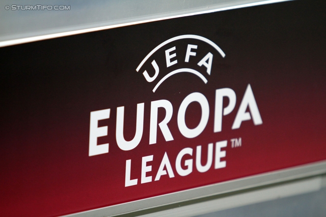 Vorberichte Sturm-Lok Moskau
UEFA Europa League Gruppenphase 1. Spieltag,  Vorberichte SK Sturm Graz - FC Lokomotiv Moskau, Pressekonferenz und Abschlusstraining, Stadion Liebenau, 14.9.2011. 

Foto zeigt ein Feature mit dem Europa League Logo
