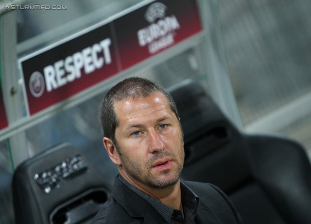 Sturm-Lok Moskau
UEFA Europa League Gruppenphase 1. Spieltag,  SK Sturm Graz - FC Lokomotiv Moskau, Stadion Liebenau, 15.9.2011. 

Foto zeigt Franco Foda (Cheftrainer Sturm)
Schlüsselwörter: nachdenklich