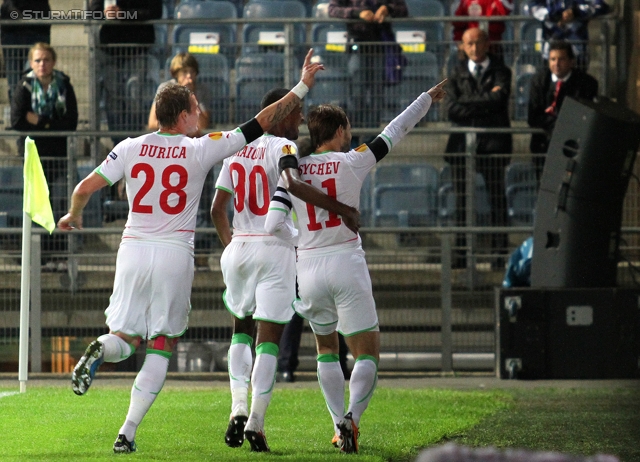 Sturm-Lok Moskau
UEFA Europa League Gruppenphase 1. Spieltag,  SK Sturm Graz - FC Lokomotiv Moskau, Stadion Liebenau, 15.9.2011. 

Foto zeigt Jan Durica (Lok Moskau), Maicon (Lok Moskau) und Dmitri Sychev (Lok Moskau)
Schlüsselwörter: torjubel