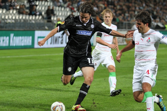 Sturm-Lok Moskau
UEFA Europa League Gruppenphase 1. Spieltag,  SK Sturm Graz - FC Lokomotiv Moskau, Stadion Liebenau, 15.9.2011. 

Foto zeigt Imre Szabics (Sturm) und Alberto Zapater (Lok Moskau)
