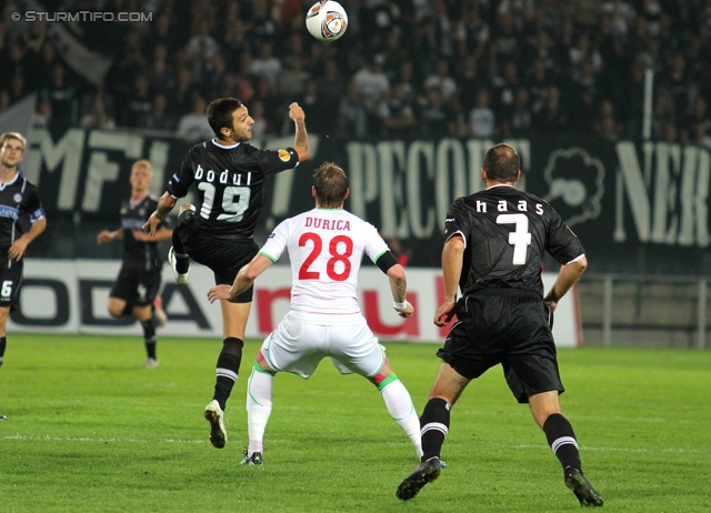 Sturm-Lok Moskau
UEFA Europa League Gruppenphase 1. Spieltag,  SK Sturm Graz - FC Lokomotiv Moskau, Stadion Liebenau, 15.9.2011. 

Foto zeigt Darko Bodul (Sturm), Jan Durica (Lok Moskau) und Mario Haas (Sturm)
