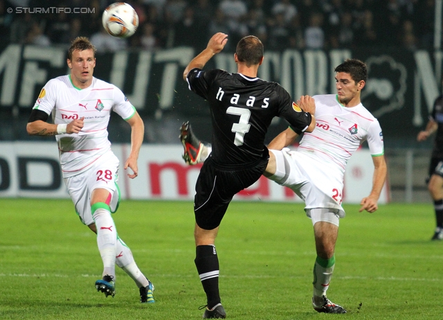 Sturm-Lok Moskau
UEFA Europa League Gruppenphase 1. Spieltag,  SK Sturm Graz - FC Lokomotiv Moskau, Stadion Liebenau, 15.9.2011. 

Foto zeigt Jan Durica (Lok Moskau), Mario Haas (Sturm) und Magomed Ozdoev (Lok Moskau)
