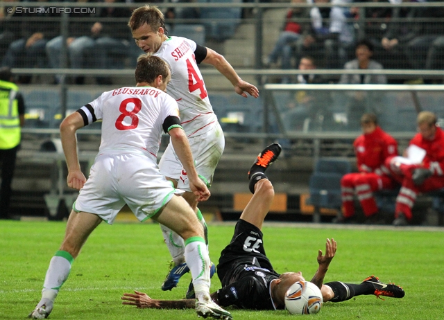 Sturm-Lok Moskau
UEFA Europa League Gruppenphase 1. Spieltag,  SK Sturm Graz - FC Lokomotiv Moskau, Stadion Liebenau, 15.9.2011. 

Foto zeigt Denis Glushakov (Lok Moskau), Roman Shishkin (Lok Moskau) und Patrick Wolf (Sturm)
Schlüsselwörter: foul