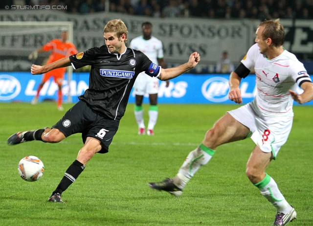 Sturm-Lok Moskau
UEFA Europa League Gruppenphase 1. Spieltag,  SK Sturm Graz - FC Lokomotiv Moskau, Stadion Liebenau, 15.9.2011. 

Foto zeigt Manuel Weber (Sturm) und Denis Glushakov (Lok Moskau)
