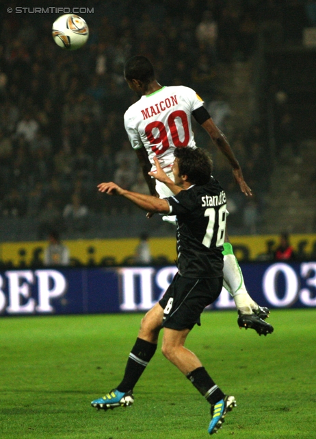 Sturm-Lok Moskau
UEFA Europa League Gruppenphase 1. Spieltag,  SK Sturm Graz - FC Lokomotiv Moskau, Stadion Liebenau, 15.9.2011. 

Foto zeigt Joachim Standfest (Sturm) und Maicon (Lok Moskau)
Schlüsselwörter: kopfball