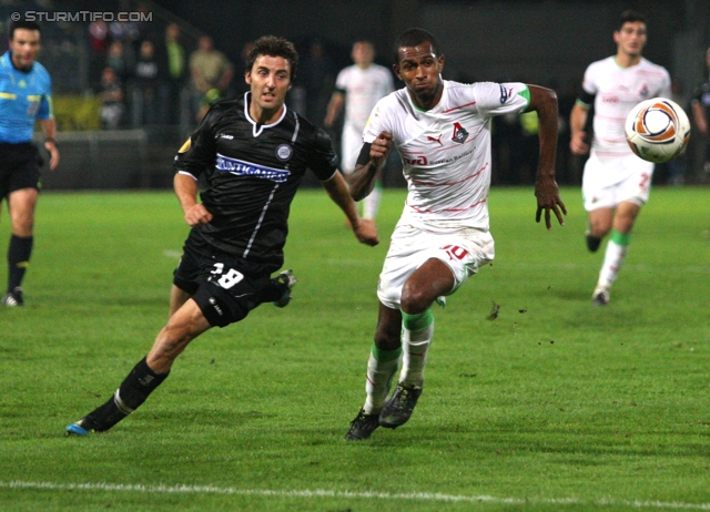 Sturm-Lok Moskau
UEFA Europa League Gruppenphase 1. Spieltag,  SK Sturm Graz - FC Lokomotiv Moskau, Stadion Liebenau, 15.9.2011. 

Foto zeigt Joachim Standfest (Sturm) und Maicon (Lok Moskau)
