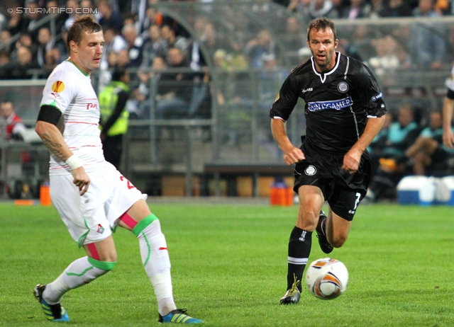 Sturm-Lok Moskau
UEFA Europa League Gruppenphase 1. Spieltag,  SK Sturm Graz - FC Lokomotiv Moskau, Stadion Liebenau, 15.9.2011. 

Foto zeigt Jan Durica (Lok Moskau) und Mario Haas (Sturm)
