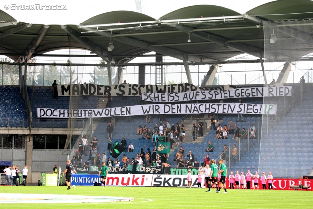 Sturm Graz - Innsbruck
Oesterreichische Fussball Bundesliga, 8. Runde,  SK Sturm Graz - FC Wacker Innsbruck, Stadion Liebenau Graz, 18.9.2011. 

Foto zeigt Fans von Wacker Innsbruck mit Spruchbaendern
