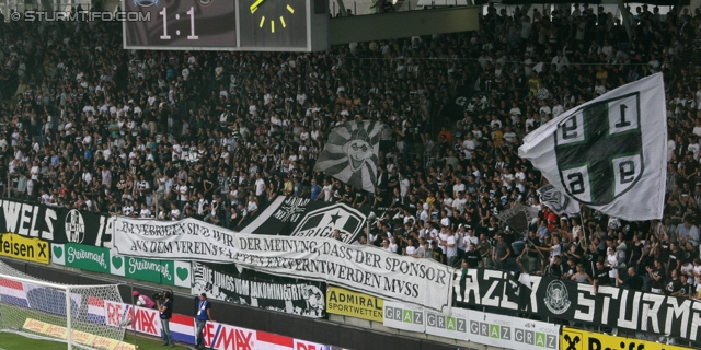 Sturm Graz - Innsbruck
Oesterreichische Fussball Bundesliga, 8. Runde,  SK Sturm Graz - FC Wacker Innsbruck, Stadion Liebenau Graz, 18.9.2011. 

Foto zeigt Fans von Sturm mit einem Spruchband
Schlüsselwörter: protest