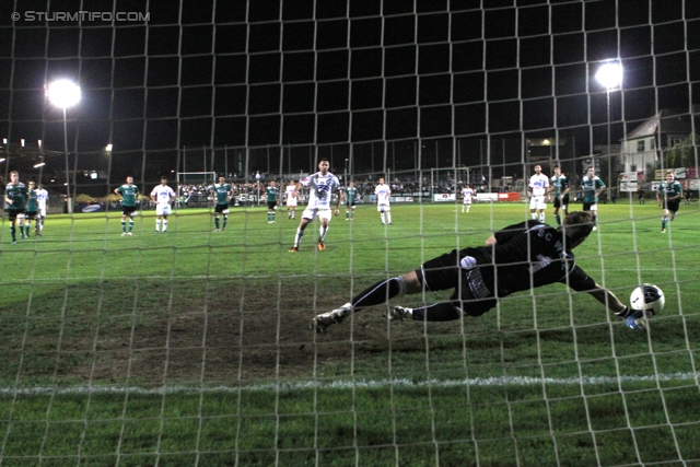 Weiz - Sturm Graz
OEFB Cup, 2. Runde,  SC Weiz - SK Sturm Graz, Stadion Weiz, 21.9.2011. 

Foto zeigt Samir Muratovic (Sturm) und Sascha Harrer (Weiz)
Schlüsselwörter: elfer