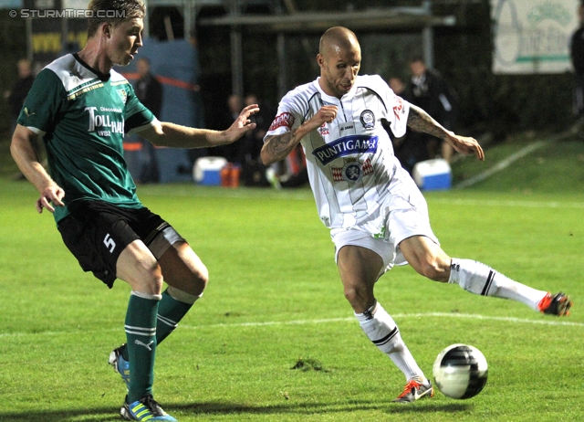 Weiz - Sturm Graz
OEFB Cup, 2. Runde,  SC Weiz - SK Sturm Graz, Stadion Weiz, 21.9.2011. 

Foto zeigt Christian Friedl (Weiz) und Patrick Wolf (Sturm)
