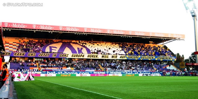 Austria Wien - Sturm Graz
Oesterreichische Fussball Bundesliga, 9. Runde,  FK Austria Wien - SK Sturm Graz, Franz-Horr-Stadion, 24.9.2011. 

Foto zeigt Fans von Austria Wien mit einer Choreografie
