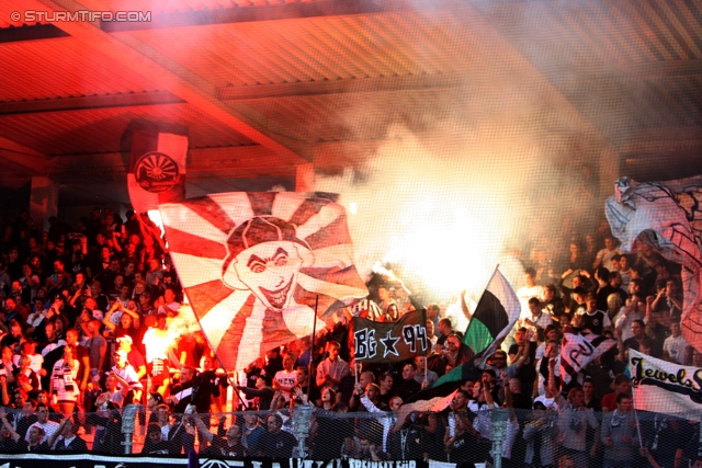 Austria Wien - Sturm Graz
Oesterreichische Fussball Bundesliga, 9. Runde,  FK Austria Wien - SK Sturm Graz, Franz-Horr-Stadion, 24.9.2011. 

Foto zeigt Fans von Sturm
Schlüsselwörter: pyrotechnik