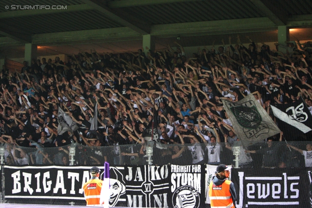 Austria Wien - Sturm Graz
Oesterreichische Fussball Bundesliga, 9. Runde,  FK Austria Wien - SK Sturm Graz, Franz-Horr-Stadion, 24.9.2011. 

Foto zeigt Fans von Sturm
