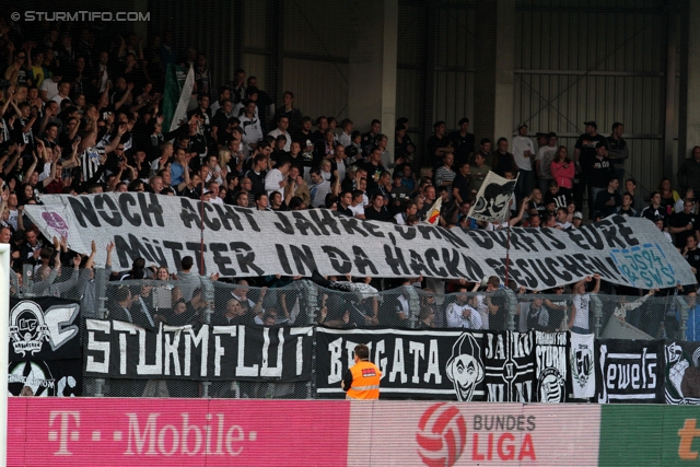 Austria Wien - Sturm Graz
Oesterreichische Fussball Bundesliga, 9. Runde,  FK Austria Wien - SK Sturm Graz, Franz-Horr-Stadion, 24.9.2011. 

Foto zeigt Fans von Sturm mit einem Spruchband
