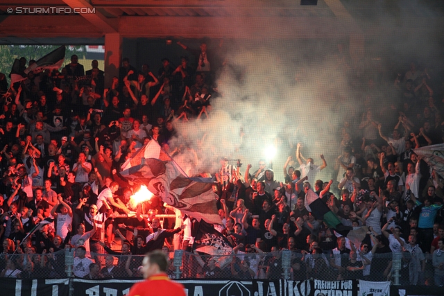 Austria Wien - Sturm Graz
Oesterreichische Fussball Bundesliga, 9. Runde,  FK Austria Wien - SK Sturm Graz, Franz-Horr-Stadion, 24.9.2011. 

Foto zeigt Fans von Sturm
Schlüsselwörter: pyrotechnik