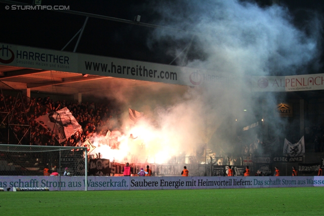 Austria Wien - Sturm Graz
Oesterreichische Fussball Bundesliga, 9. Runde,  FK Austria Wien - SK Sturm Graz, Franz-Horr-Stadion, 24.9.2011. 

Foto zeigt Fans von Sturm
Schlüsselwörter: pyrotechnik