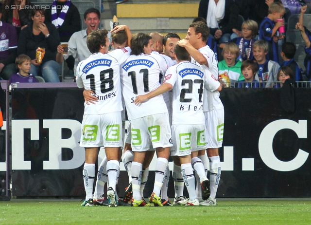 Austria Wien - Sturm Graz
Oesterreichische Fussball Bundesliga, 9. Runde,  FK Austria Wien - SK Sturm Graz, Franz-Horr-Stadion, 24.9.2011. 

Foto zeigt Joachim Standfest (Sturm), Imre Szabics (Sturm), Christian Klem (Sturm) und Florian Neuhold (Sturm)
Schlüsselwörter: torjubel