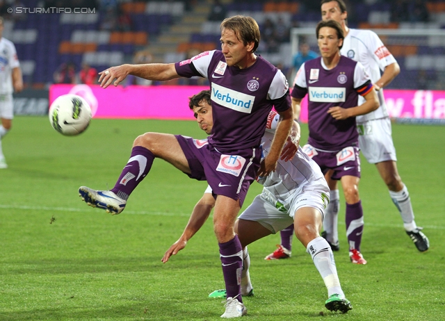 Austria Wien - Sturm Graz
Oesterreichische Fussball Bundesliga, 9. Runde,  FK Austria Wien - SK Sturm Graz, Franz-Horr-Stadion, 24.9.2011. 

Foto zeigt Tomas Jun (Austria) und Giorgi Popkhadze (Sturm)
